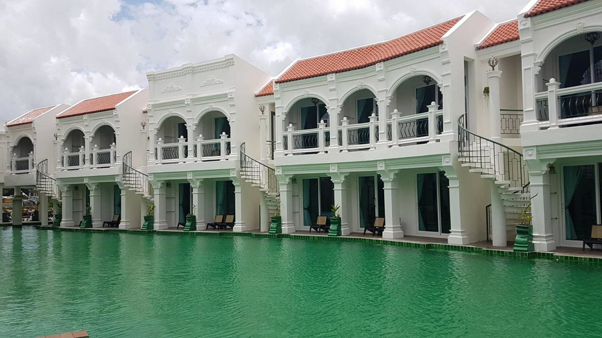 สุพิชฌาย์ พูล แอคเซส โฮเต็ล Phuket
