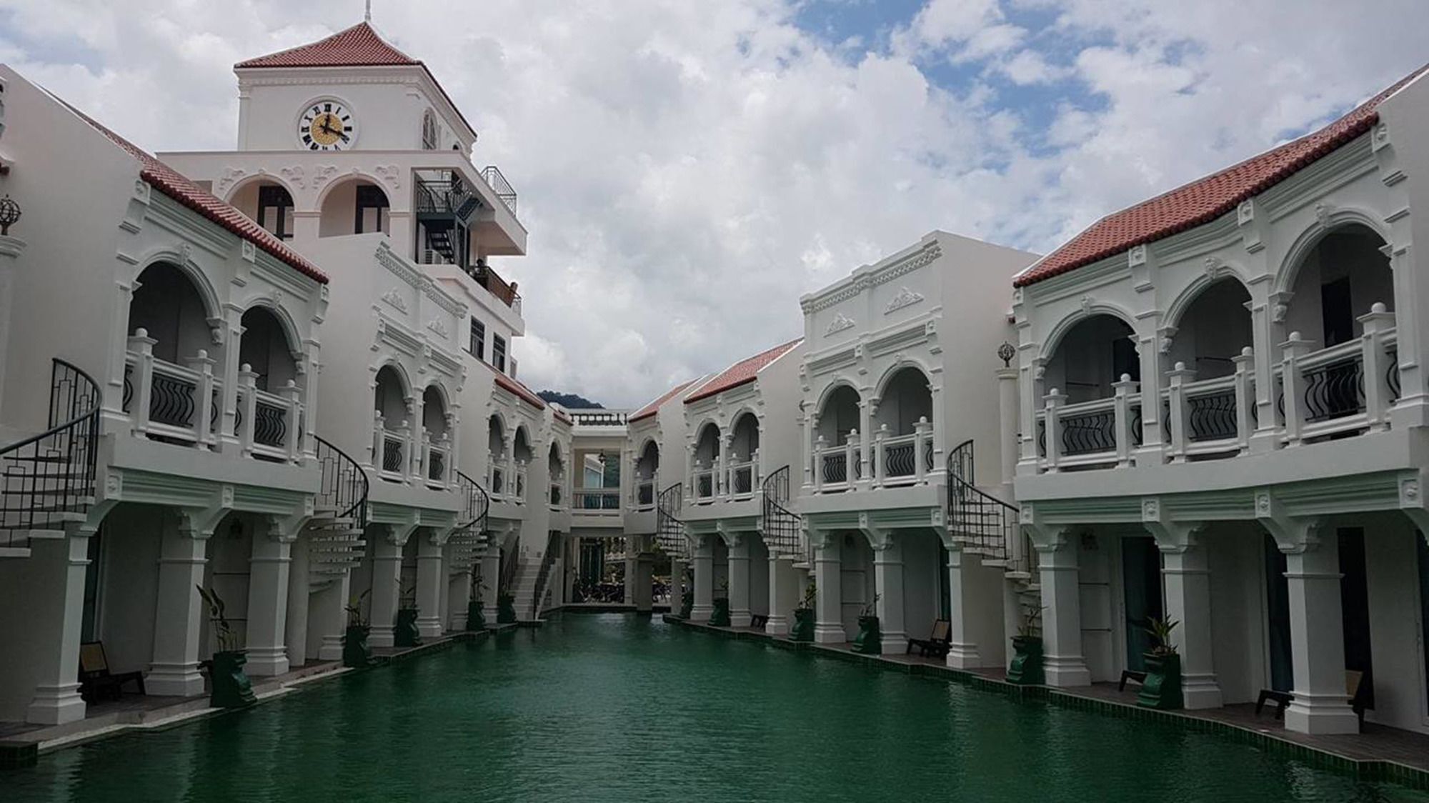 สุพิชฌาย์ พูล แอคเซส โฮเต็ล โรงแรม 5*