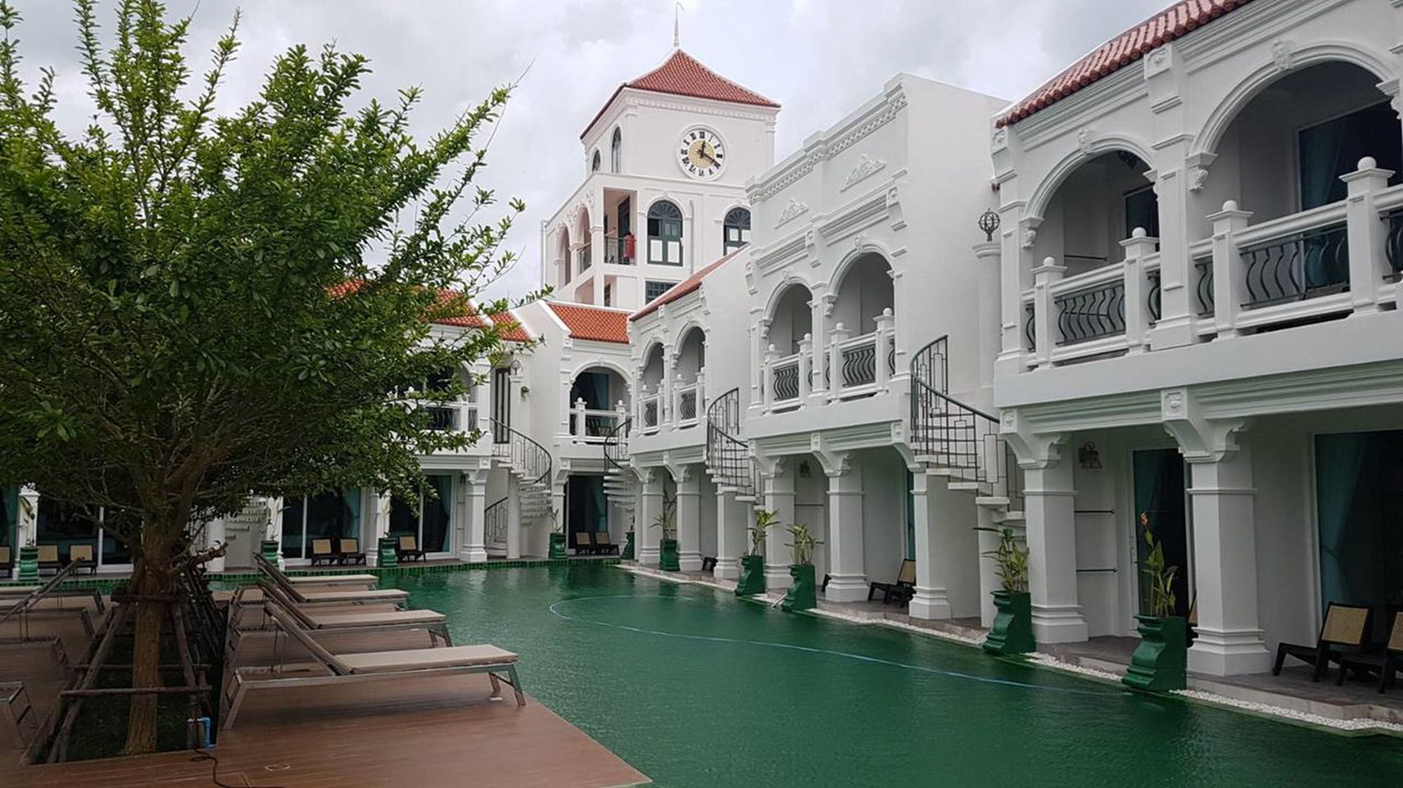 สุพิชฌาย์ พูล แอคเซส โฮเต็ล โรงแรม